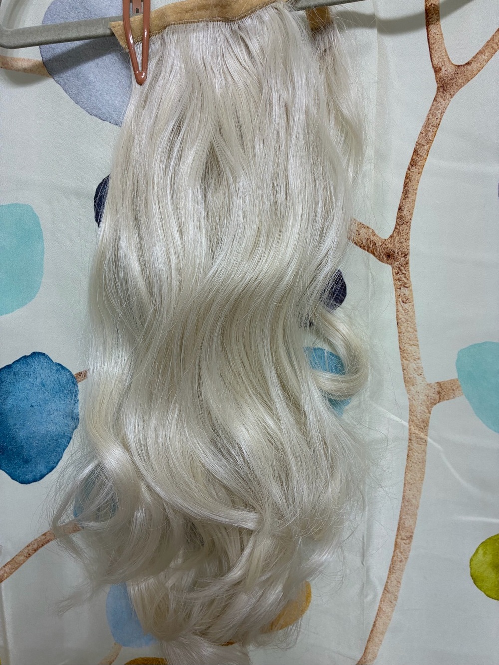 3 INH HAIR PIECES/ 1 in Box it came in
3 OFF BRAND HAIR PIECES 
BAGS FOR STORAGE